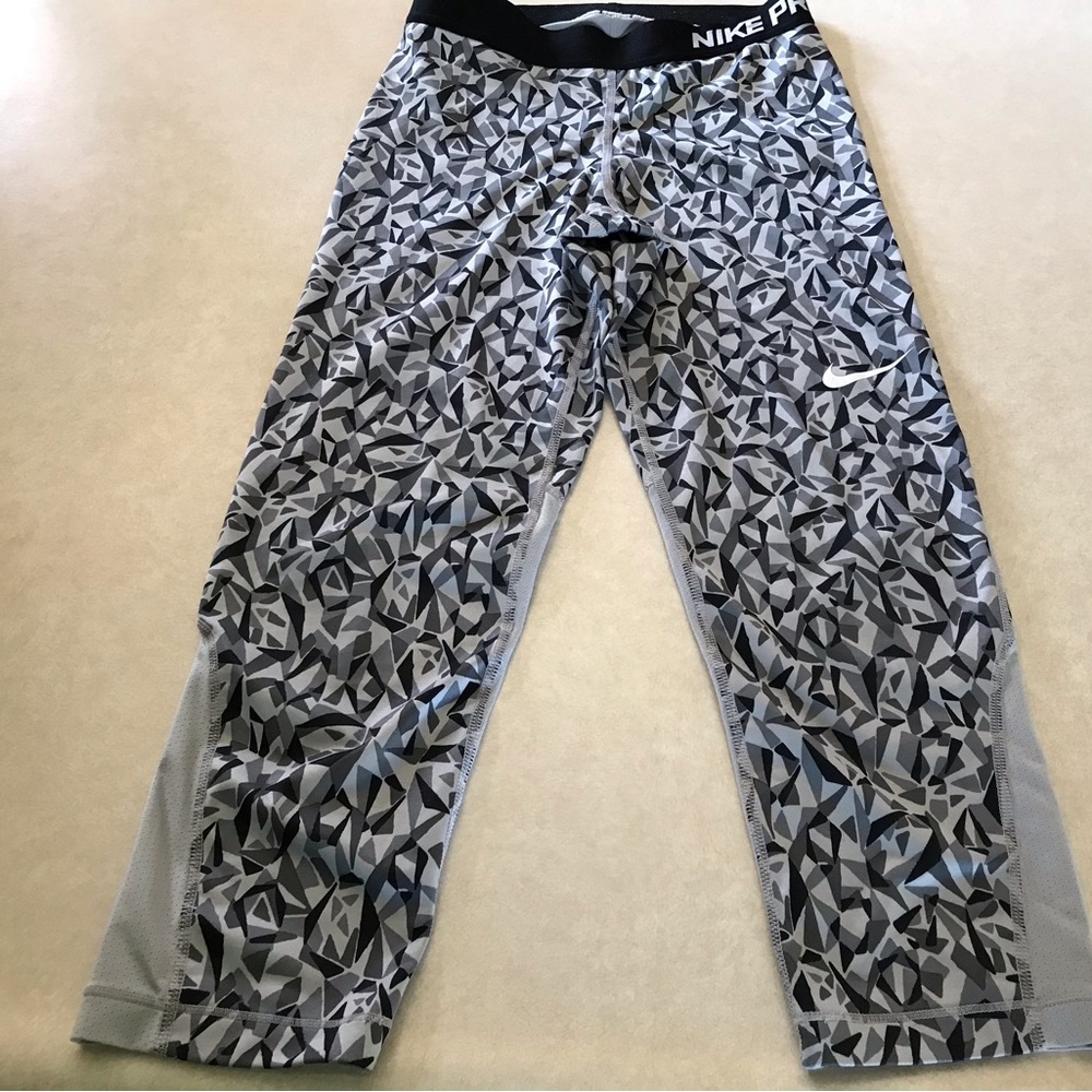 Nike Pro cropped leggings small